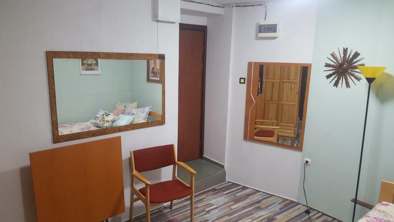 Modern And Old Base Apartment Sofia Ngoại thất bức ảnh